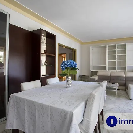 Апартаменты Spacious With Terrace In The Cimiez District